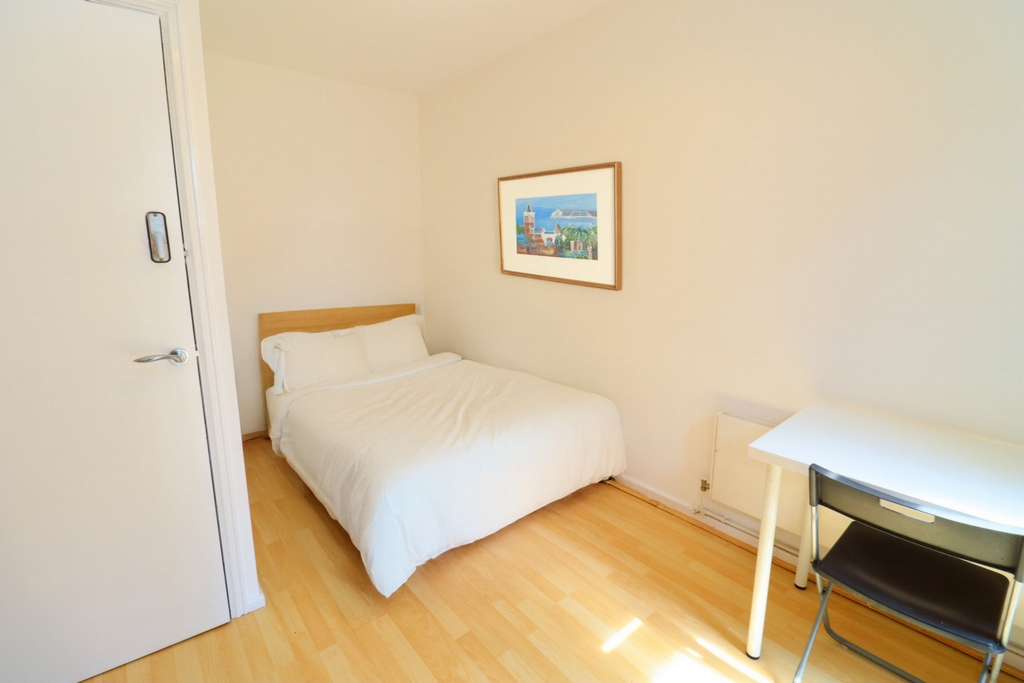 Similar Property: Double room - Single use in Greenwich