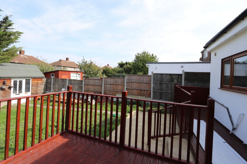 Property To Rent Basildon Avenue, Ilford, IG5 Double room Single