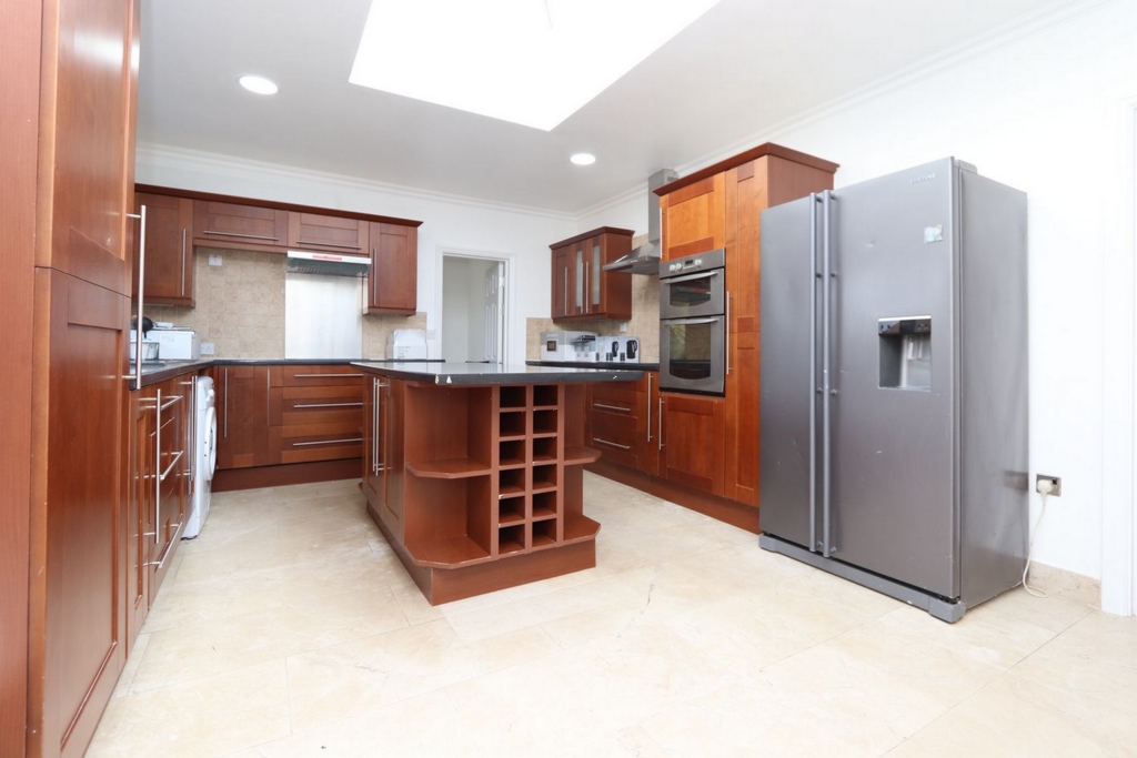 Property To Rent Basildon Avenue, Ilford, IG5 Ensuite Single Room