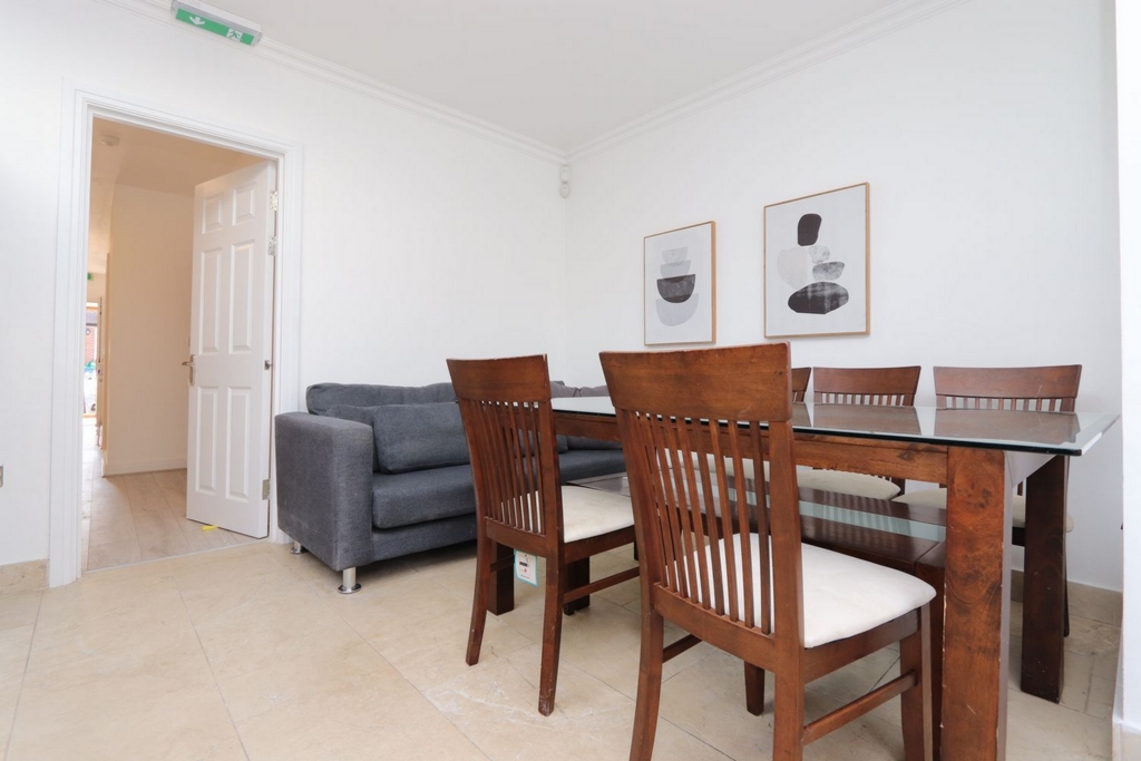 Property To Rent Basildon Avenue, Ilford, IG5 Ensuite Single Room