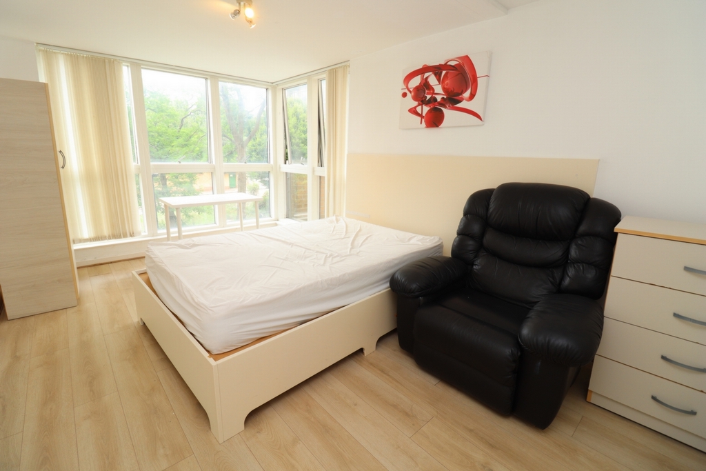 Similar Property: Ensuite Single Room in Canada Water