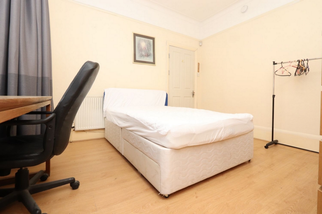 Similar Property: Double room - Single use in Turnpike Lane