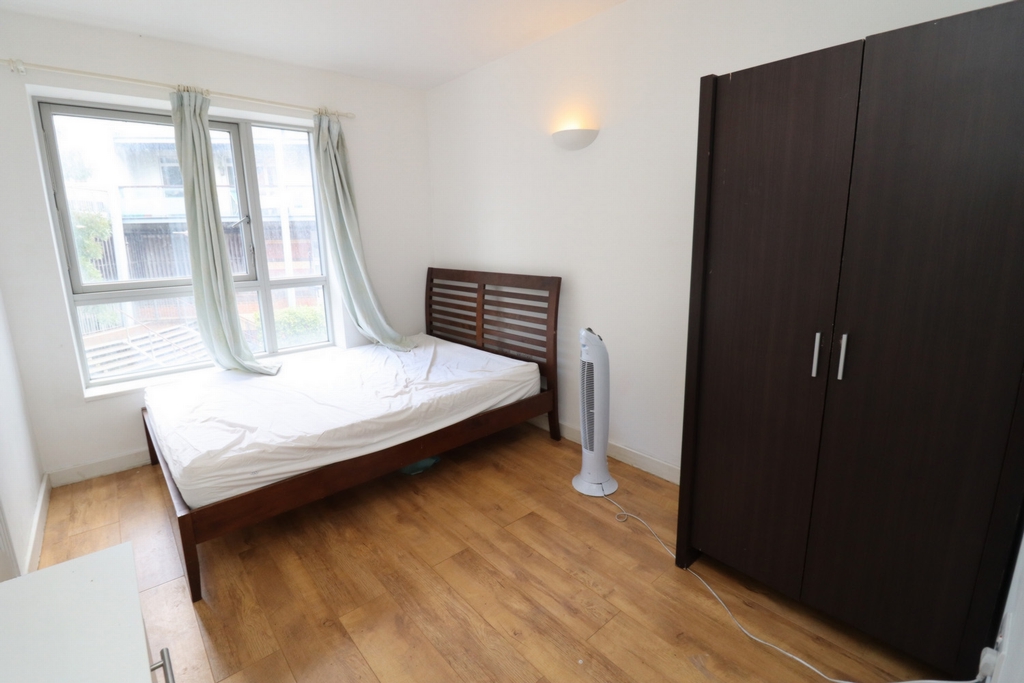 Similar Property: Double room - Single use in North Greenwich