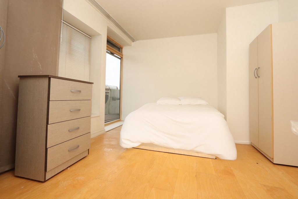 Similar Property: Double room - Single use in North Greenwich