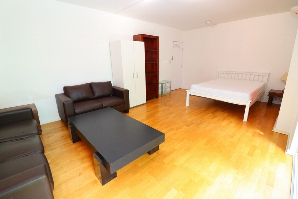 Similar Property: Double room - Single use in Greenwich