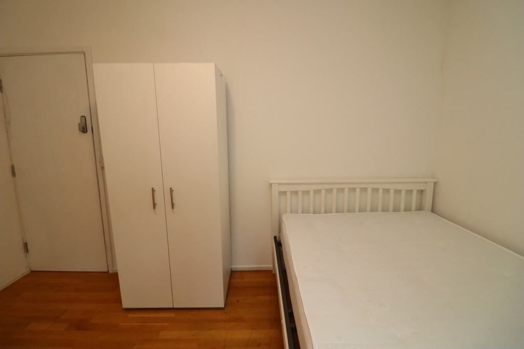 Similar Property: Double room - Single use in Greenwich