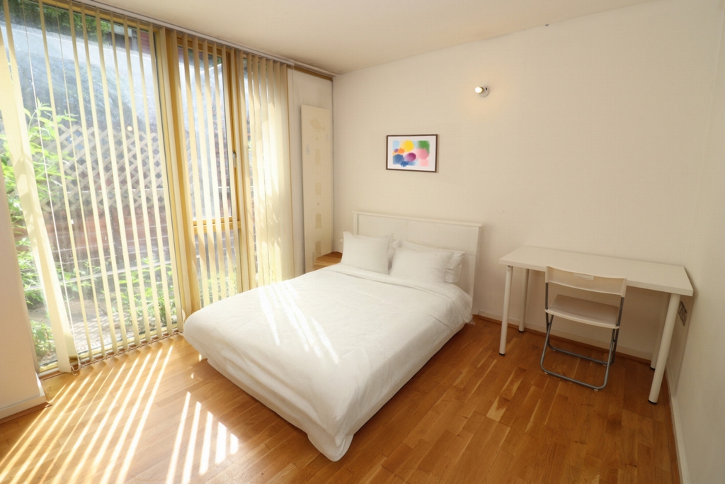 Similar Property: Double room - Single use in Greenwich