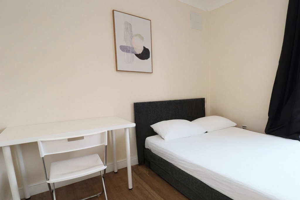 Similar Property: Double room - Single use in Queensbury