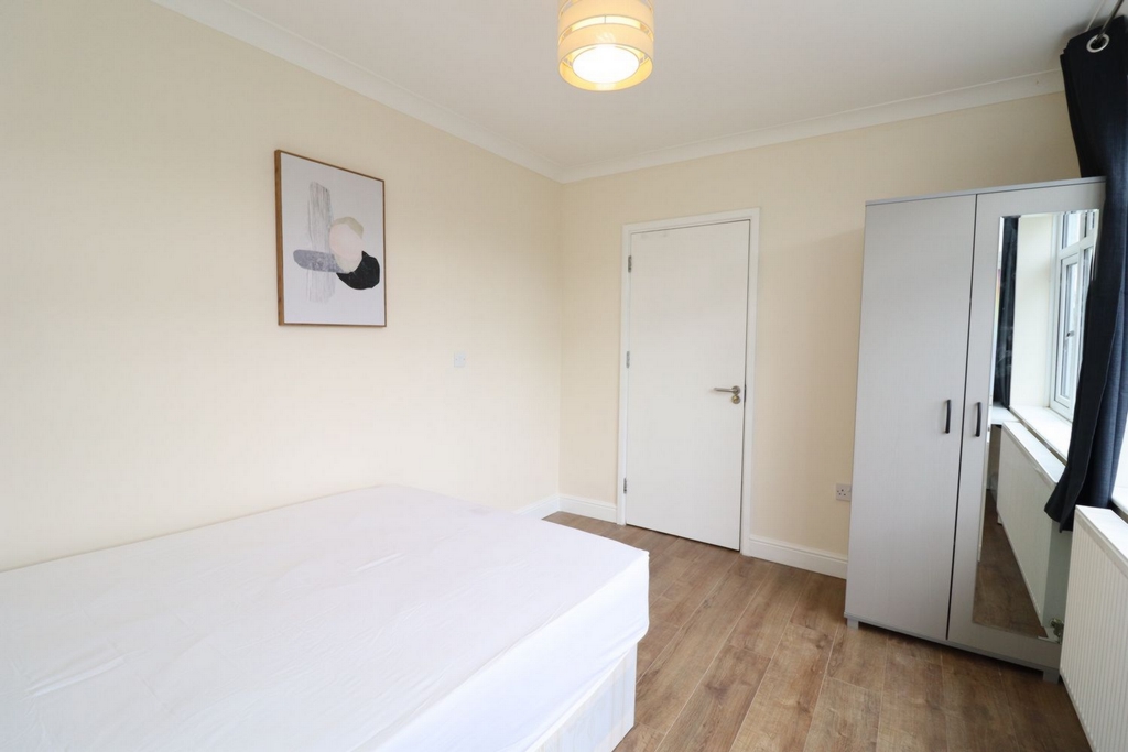 Property To Rent Camrose Avenue, Queensbury, HA8 Double room Single