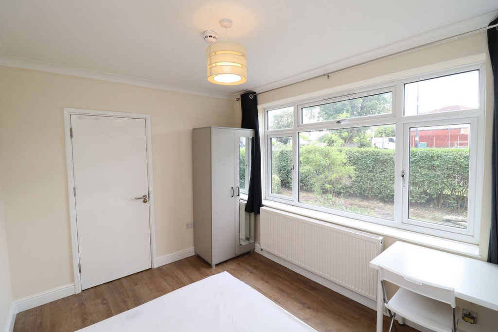 Property To Rent Camrose Avenue, Queensbury, HA8 Double room Single