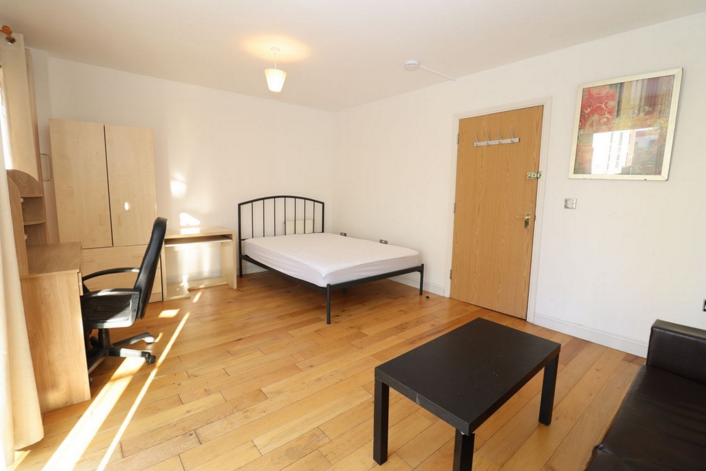 Similar Property: Double room - Single use in Stratford