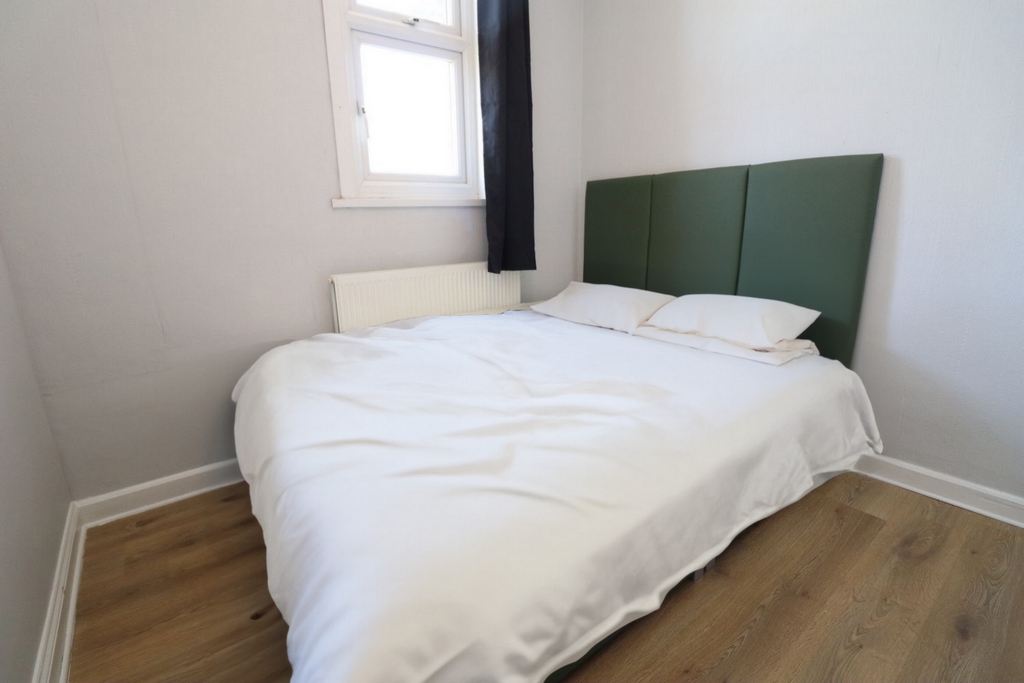 Similar Property: Double room - Single use in East Acton
