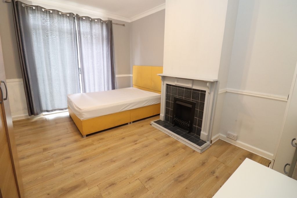 Similar Property: Double Room in East Acton