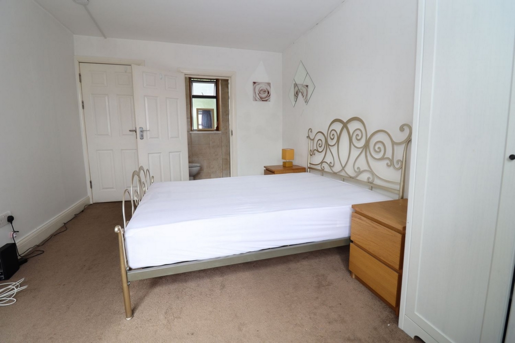 Similar Property: Ensuite Single Room in Ilford