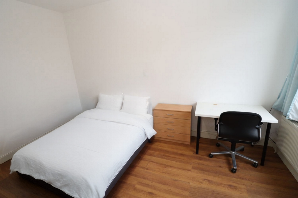 Similar Property: Double room - Single use in Ilford