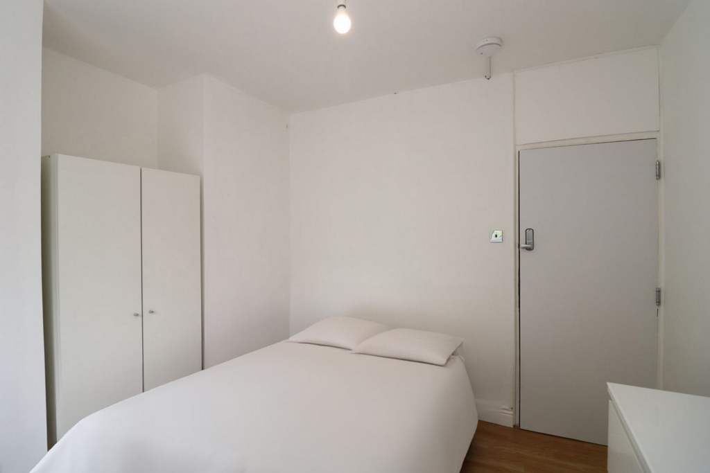 Similar Property: Double room - Single use in Shepherds Bush