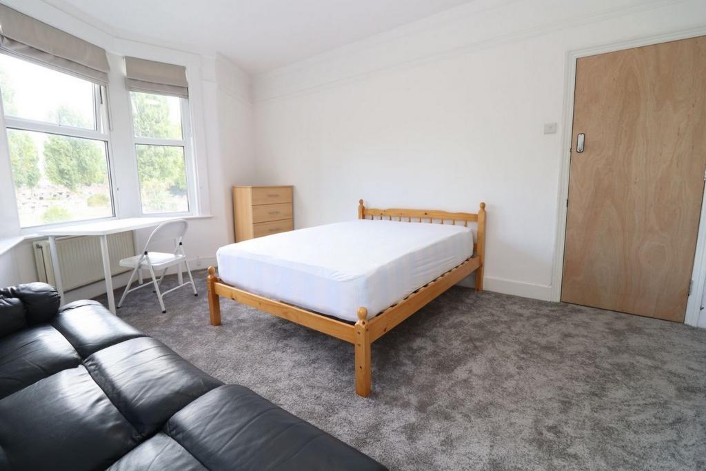 Similar Property: Double room - Single use in Harlesden