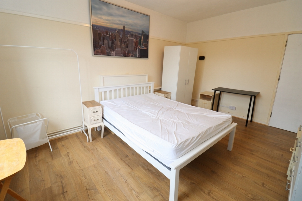 Similar Property: Double Room in South Hampstead