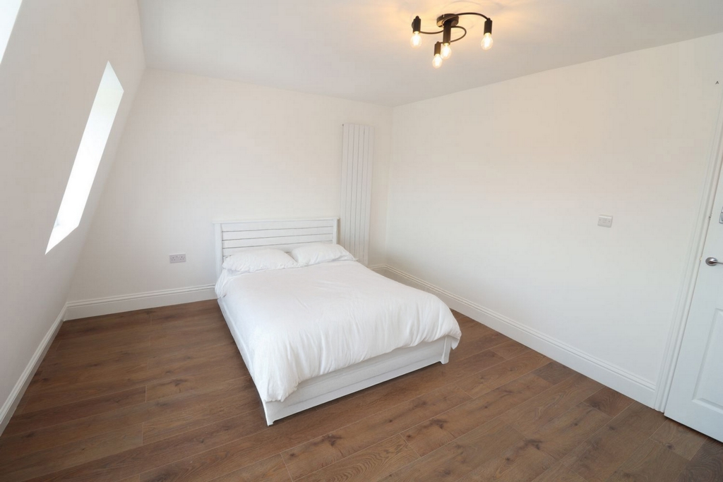 Similar Property: Double room - Single use in Colliers Wood