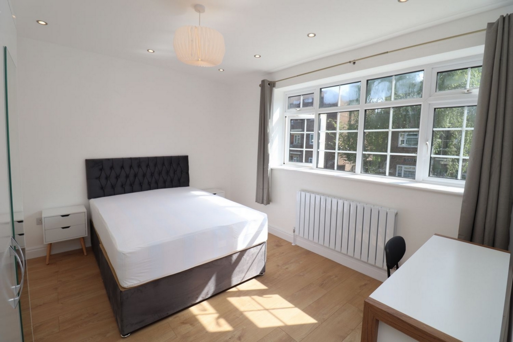 Similar Property: Ensuite Double Room in Stepney Green