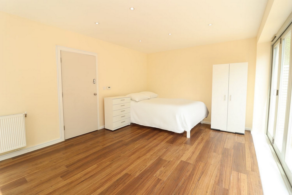 Similar Property: Double room - Single use in Acton Town