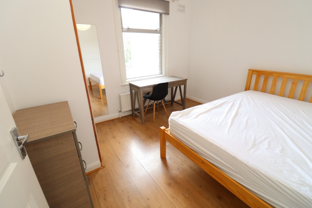 Similar Property: Double room - Single use in South Acton
