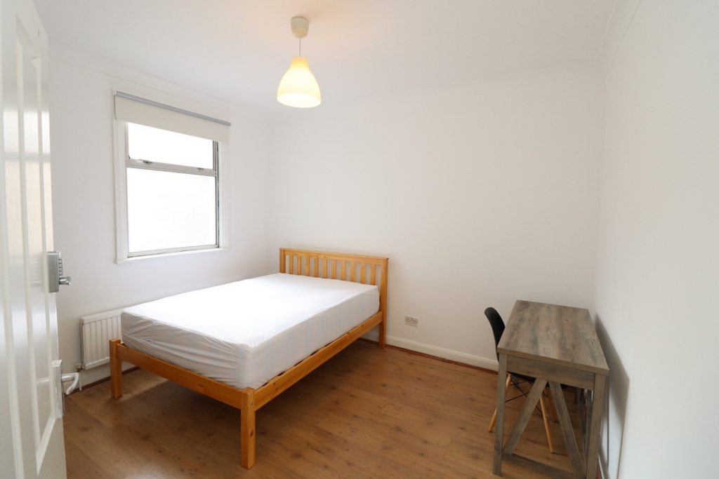 Similar Property: Double room - Single use in South Acton