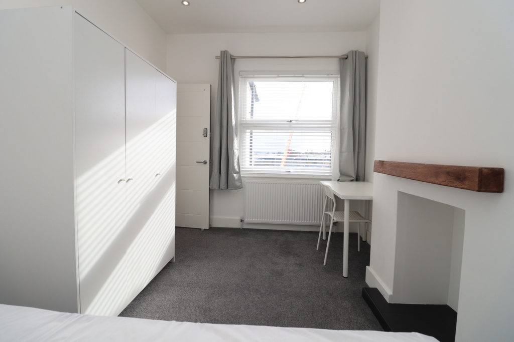 Similar Property: Double room - Single use in North Acton