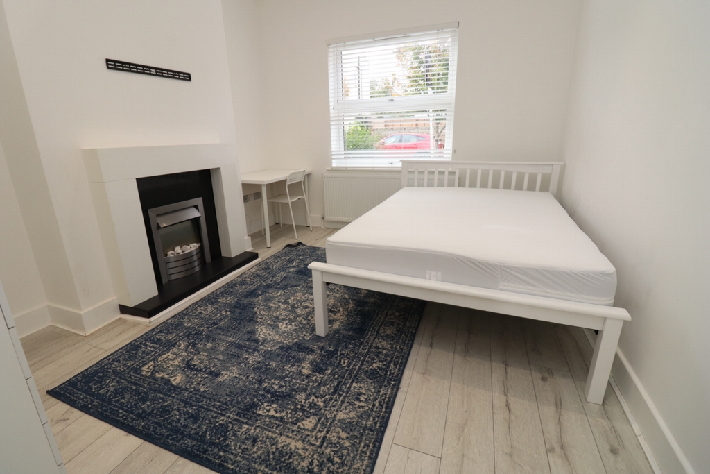 Similar Property: Double room - Single use in North Acton