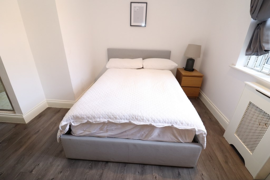 Similar Property: Ensuite Single Room in Swiss Cottage