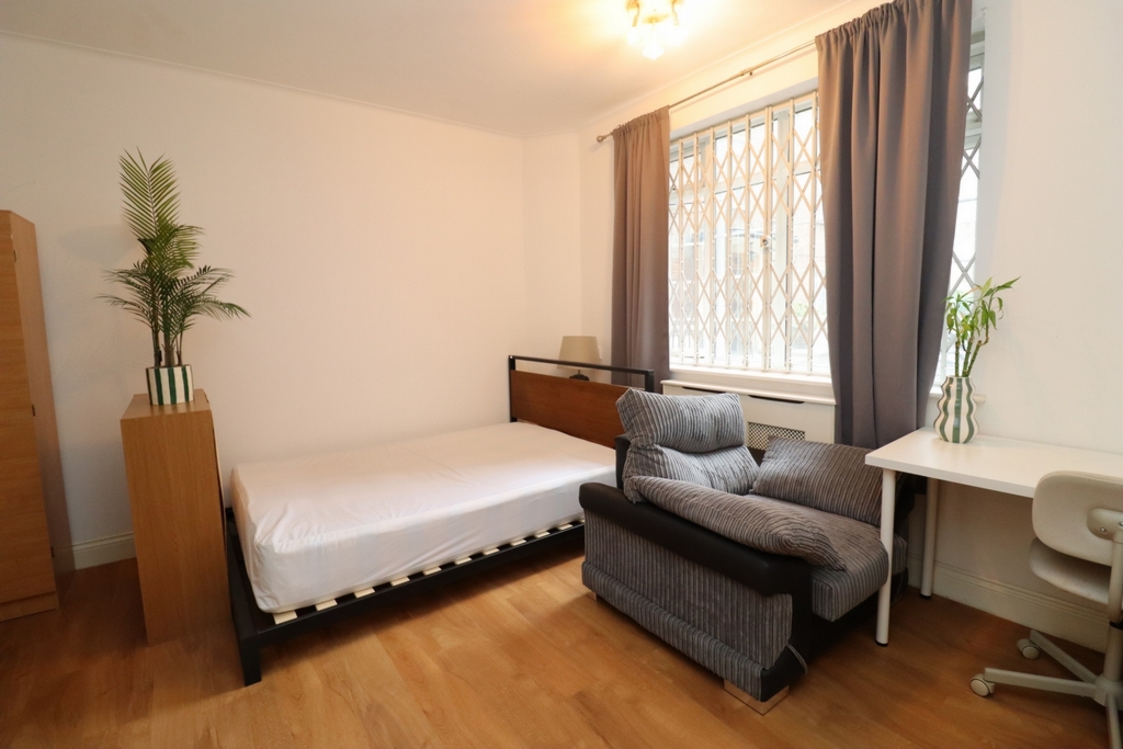 Similar Property: Ensuite Single Room in Swiss Cottage