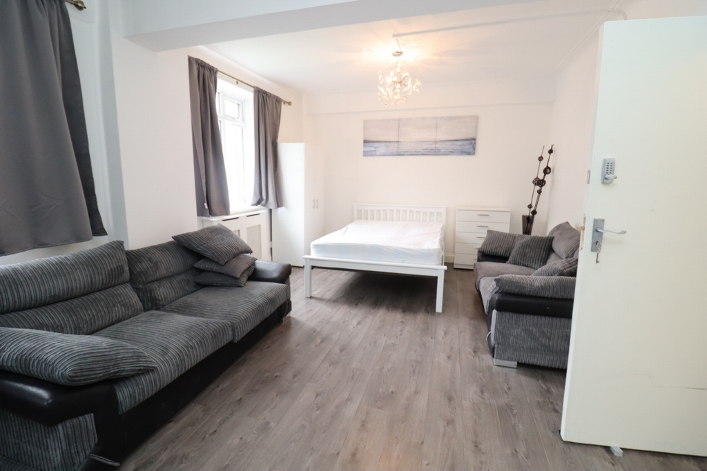 Similar Property: Double room - Single use in Swiss Cottage