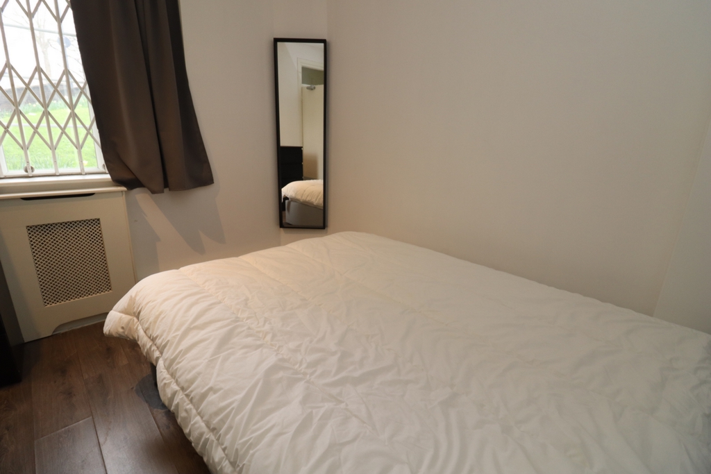 Similar Property: Double room - Single use in Swiss Cottage