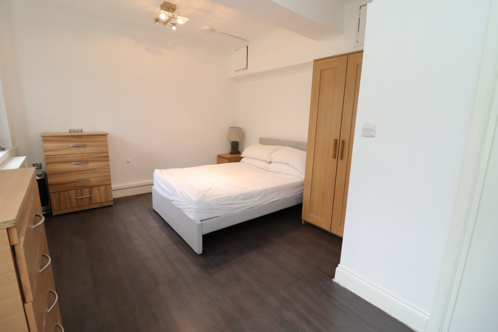 Similar Property: Double room - Single use in Swiss Cottage