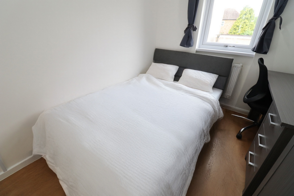 Similar Property: Double room - Single use in Island Gardens