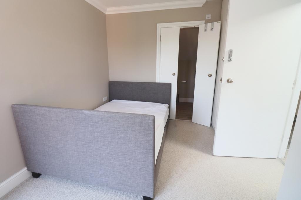 Similar Property: Ensuite Single Room in Acton Central