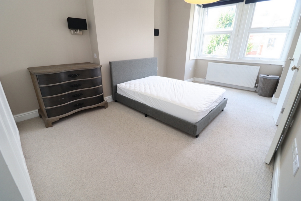 Similar Property: Ensuite Single Room in Acton Central