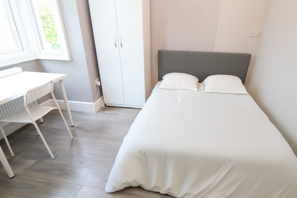 Similar Property: Double room - Single use in Acton Central
