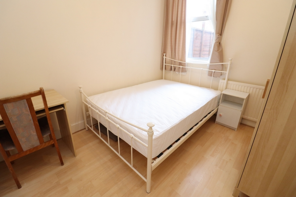 Similar Property: Double room - Single use in West Ealing