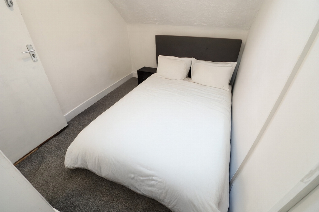 Similar Property: Single Room in Grove Park