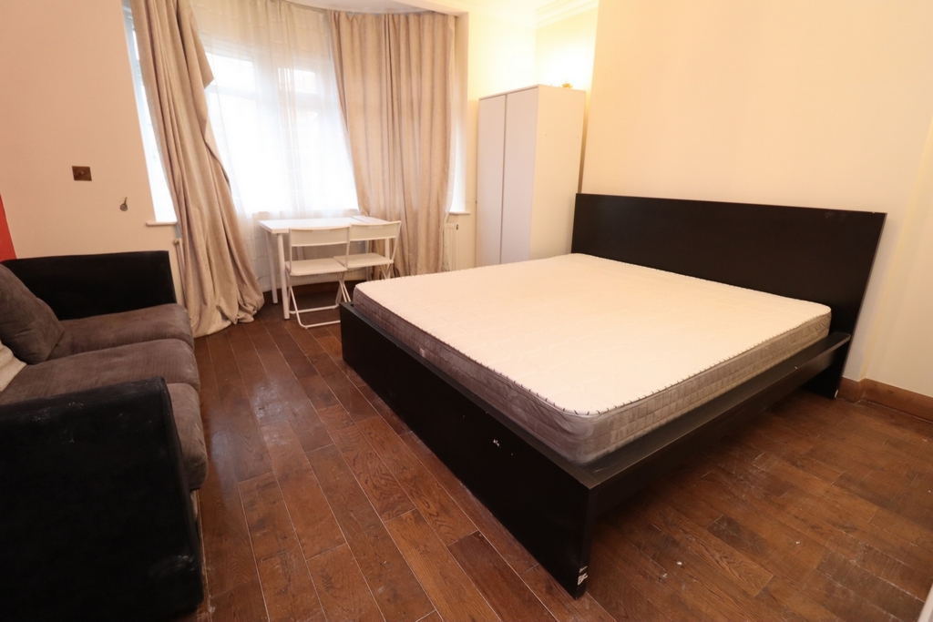 Similar Property: Double room - Single use in Acton Central