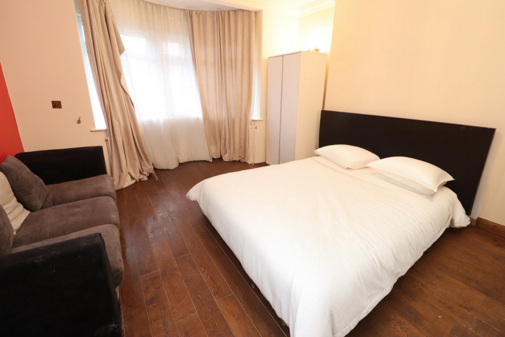 Similar Property: Double room - Single use in Acton Central