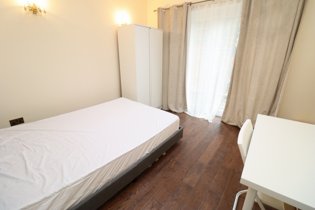 Similar Property: Double room - Single use in Acton Central