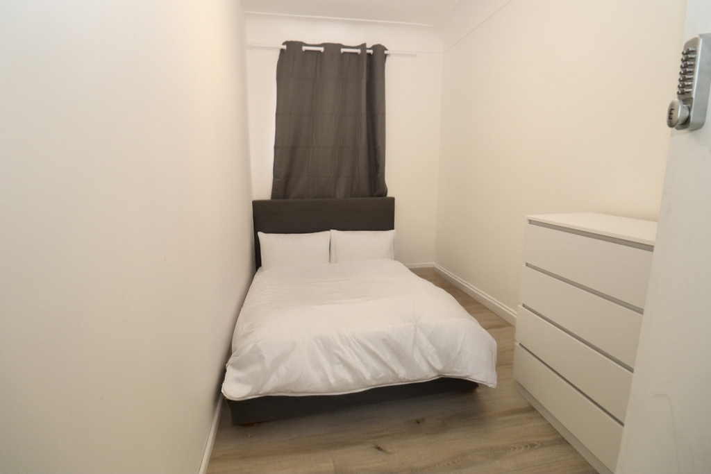 Similar Property: Double room - Single use in Ealing