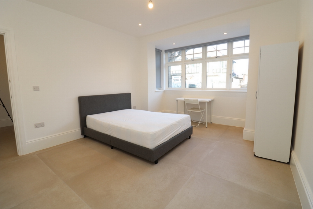 Similar Property: Double Room in Bush Hill Park