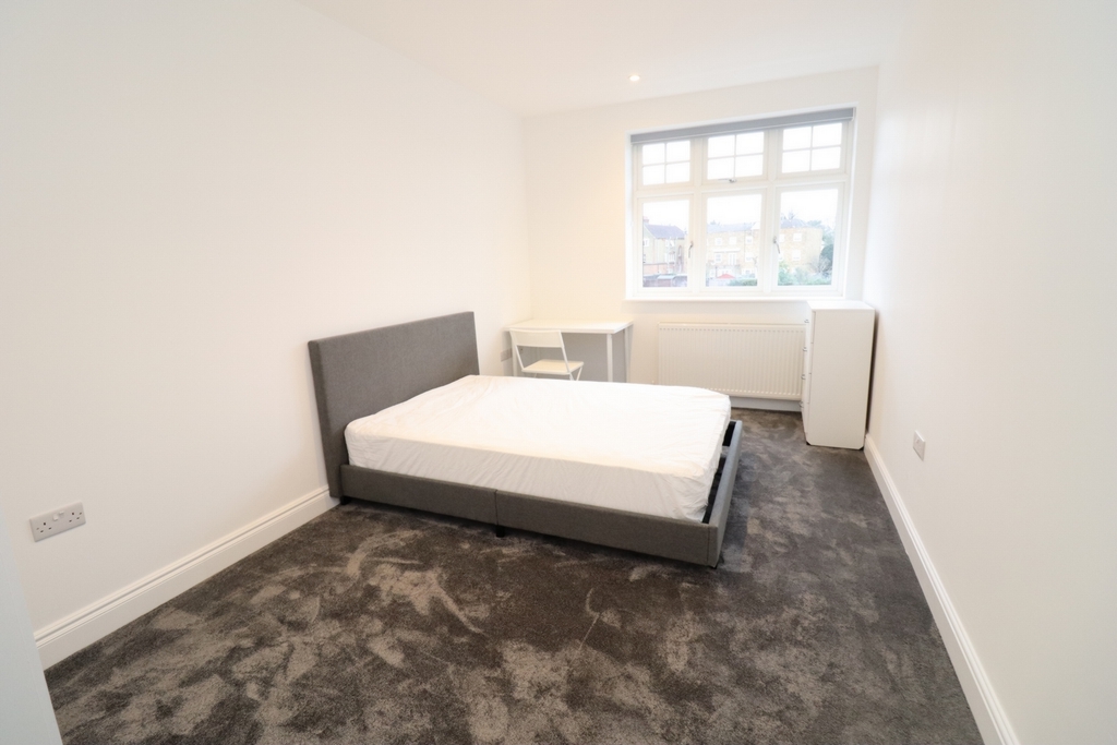 Similar Property: Double room - Single use in Bush Hill Park