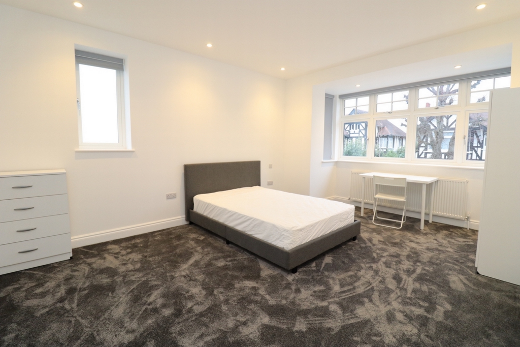 Similar Property: Double room - Single use in Bush Hill Park