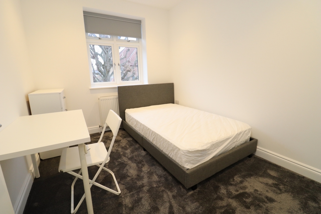Similar Property: Double room - Single use in Bush Hill Park