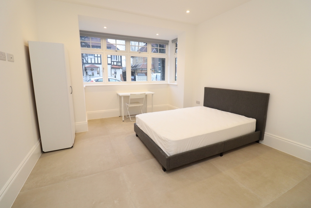 Similar Property: Double Room in Bush Hill Park