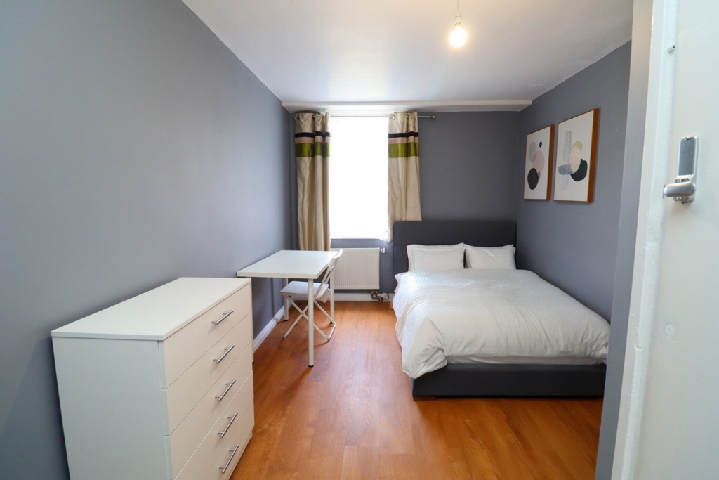 Similar Property: Double room - Single use in Westbourne Park